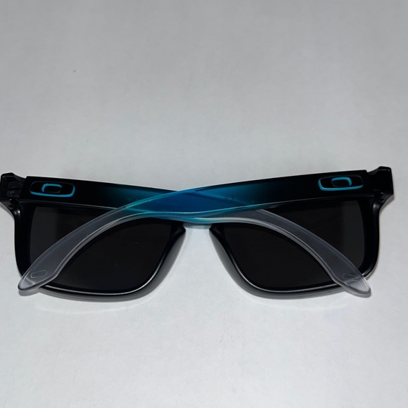 Oakley Holbrook sunglasses model 009102 – K155
Good condition. - Picture 7 of 15